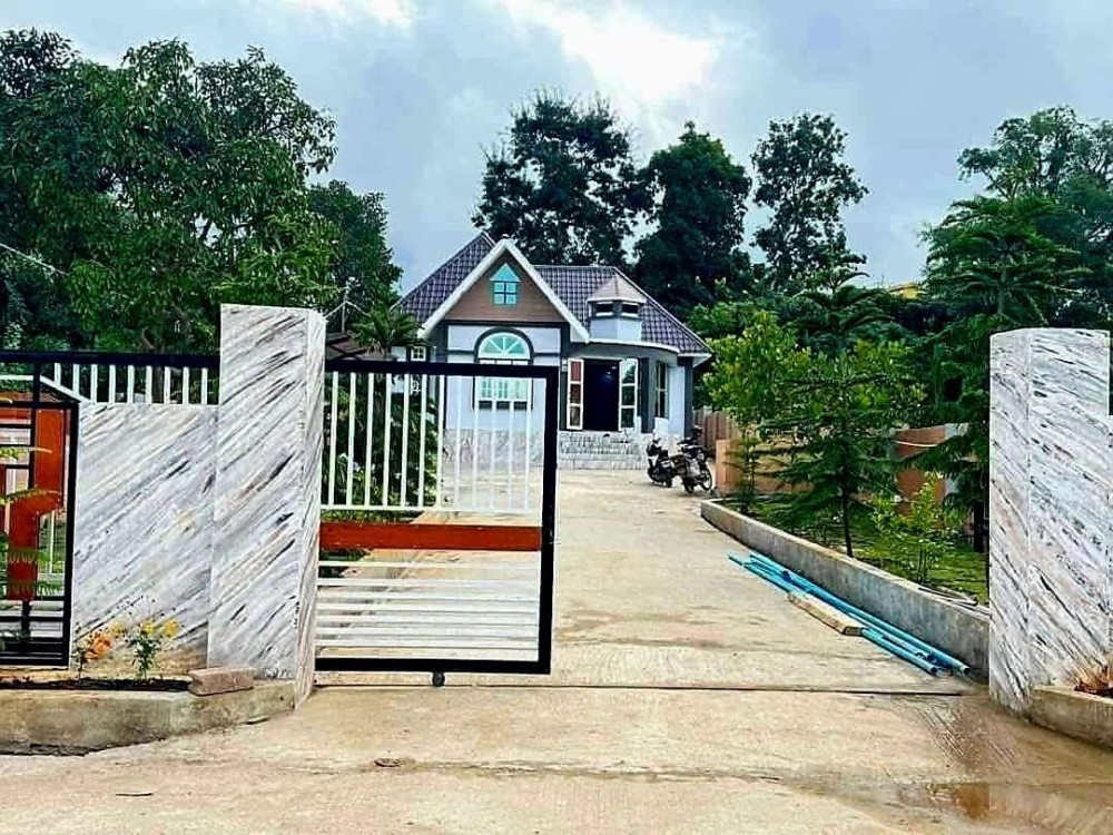 မြေကွက် ၊ ခြံ