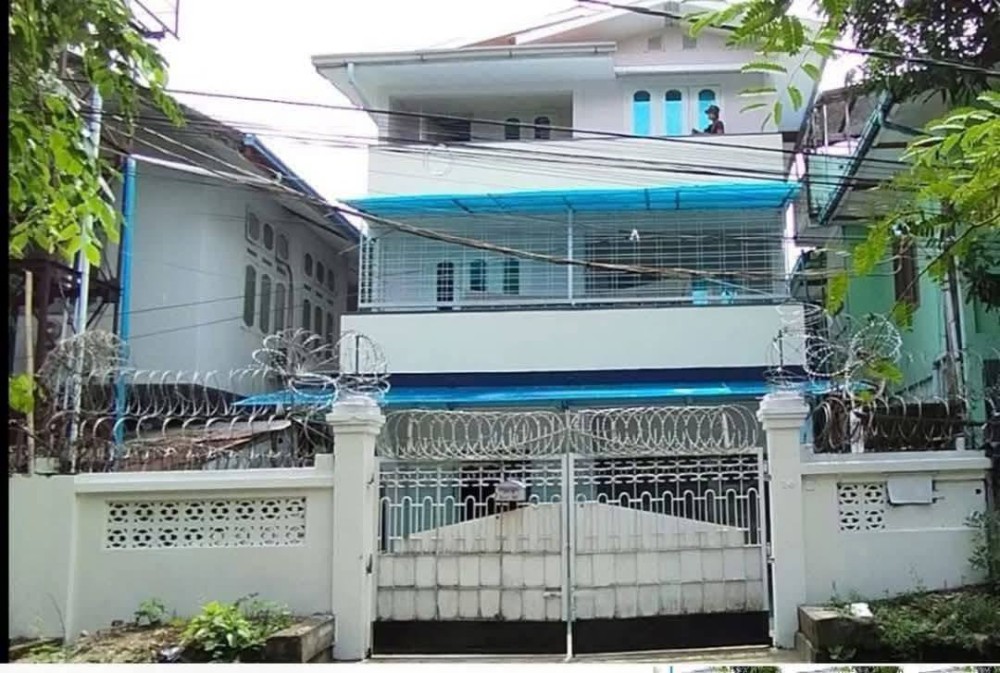မြေကွက် ၊ ခြံ
