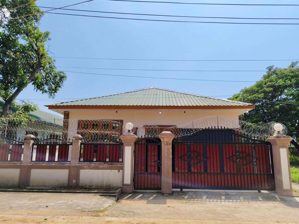 မြေကွက် ၊ ခြံ