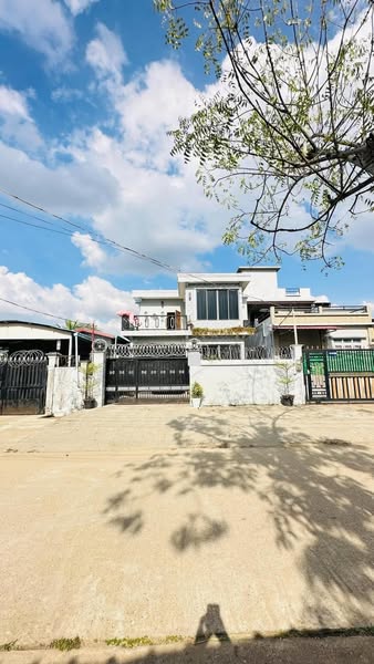 မြေကွက် ၊ ခြံ