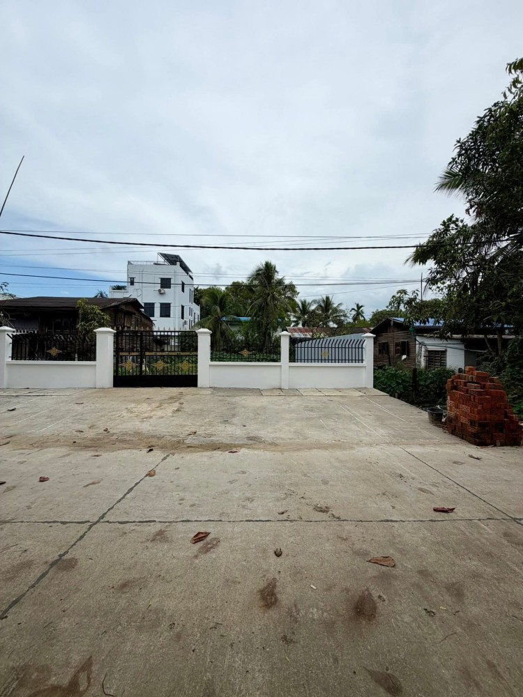 မြေကွက် ၊ ခြံ