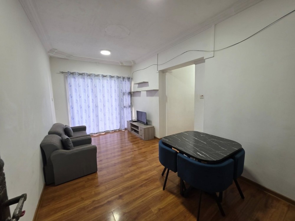 မြေကွက် ၊ ခြံ