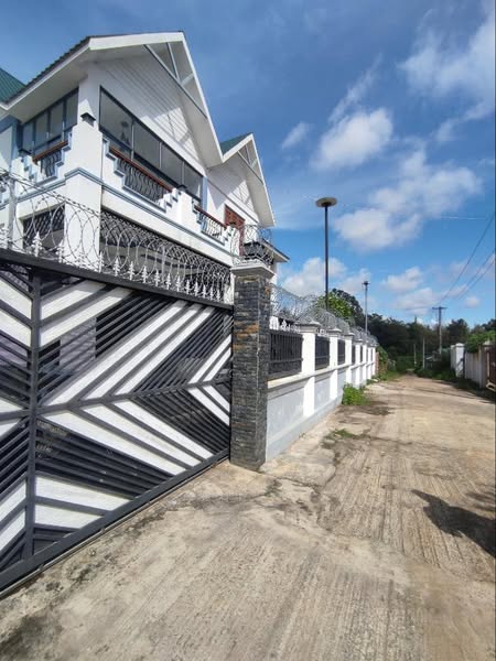 မြေကွက် ၊ ခြံ