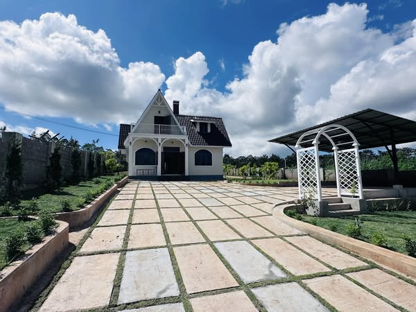 မြေကွက် ၊ ခြံ