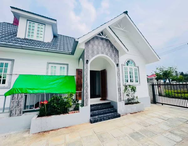 မြေကွက် ၊ ခြံ