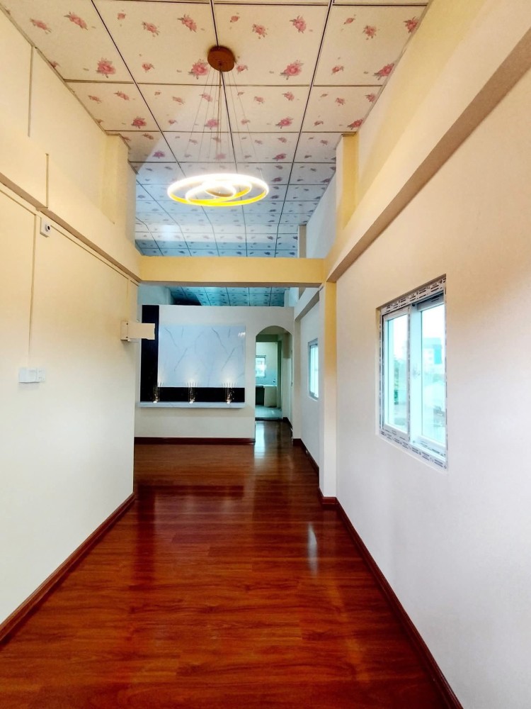 မြေကွက် ၊ ခြံ