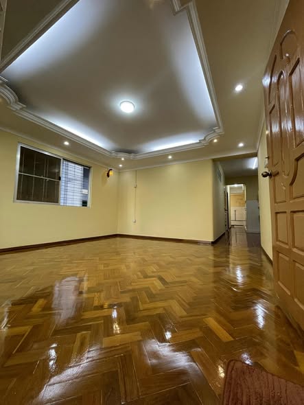 မြေကွက် ၊ ခြံ