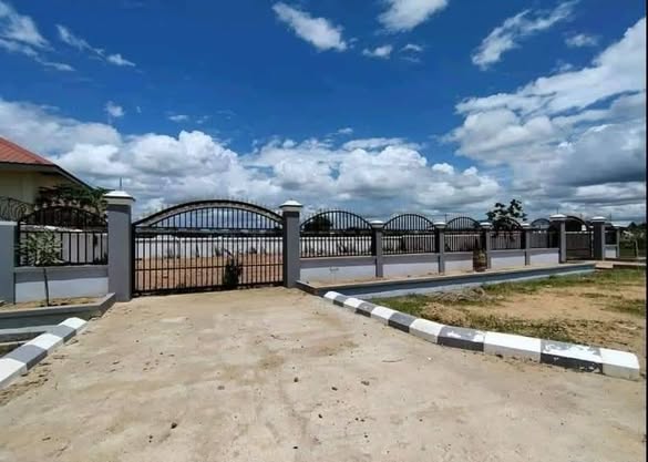 မြေကွက် ၊ ခြံ