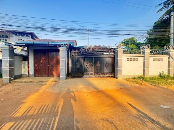 မြေကွက် ၊ ခြံ