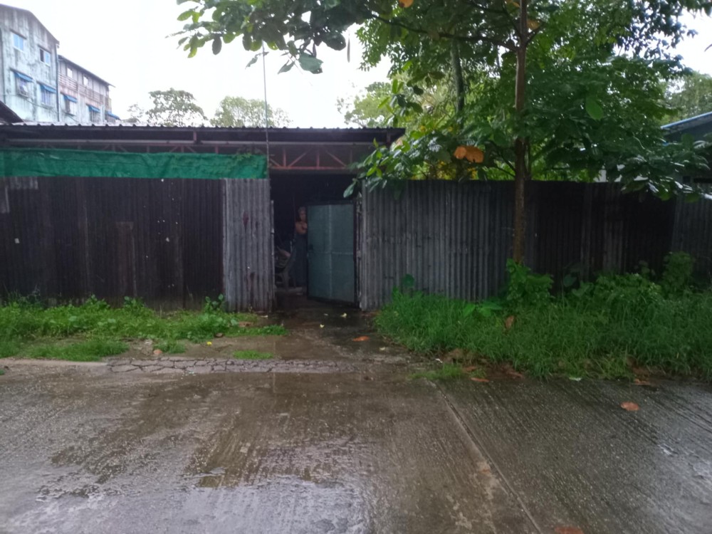 မြေကွက် ၊ ခြံ