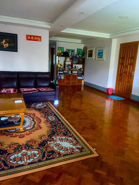 မြေကွက် ၊ ခြံ