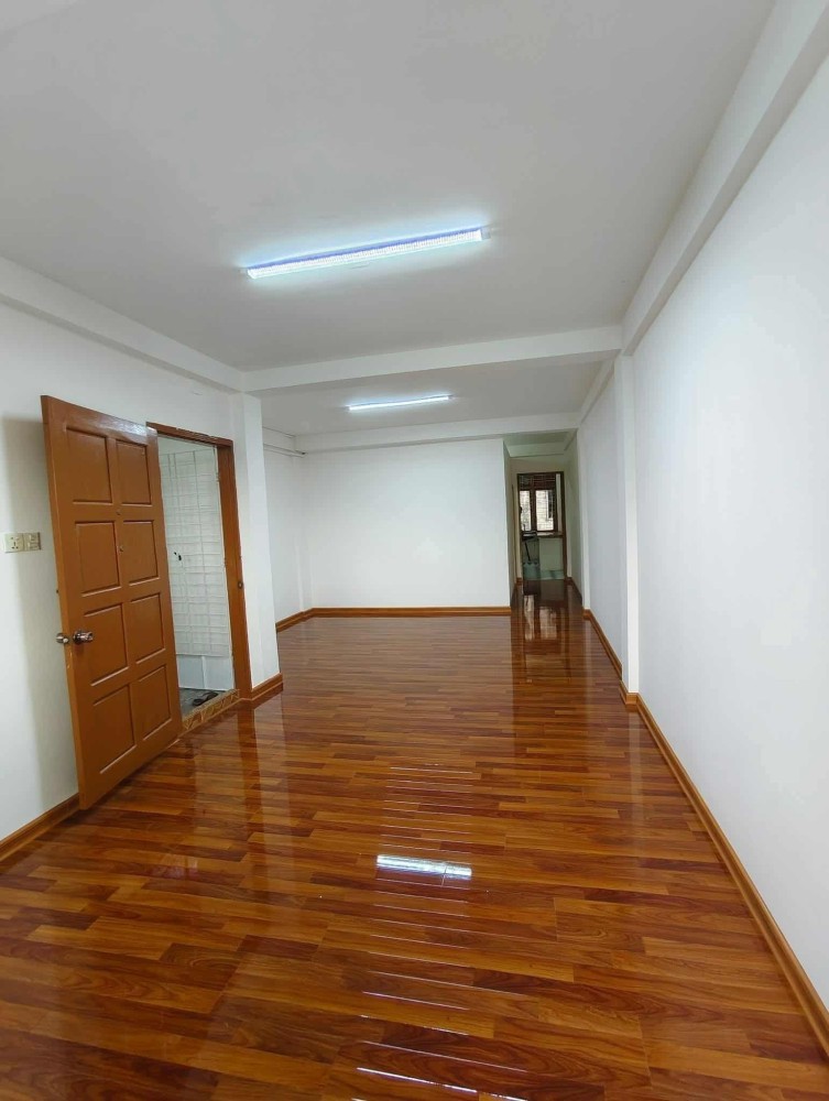 မြေကွက် ၊ ခြံ