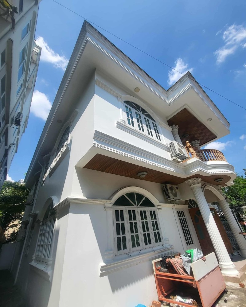 မြေကွက် ၊ ခြံ