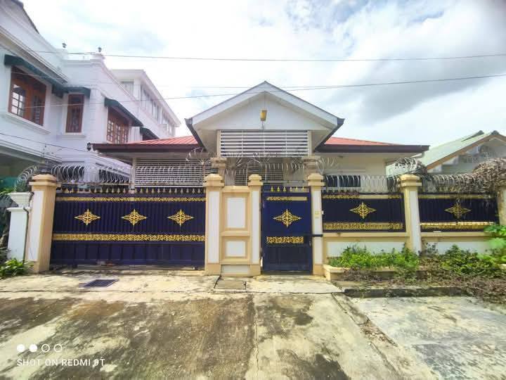 မြေကွက် ၊ ခြံ