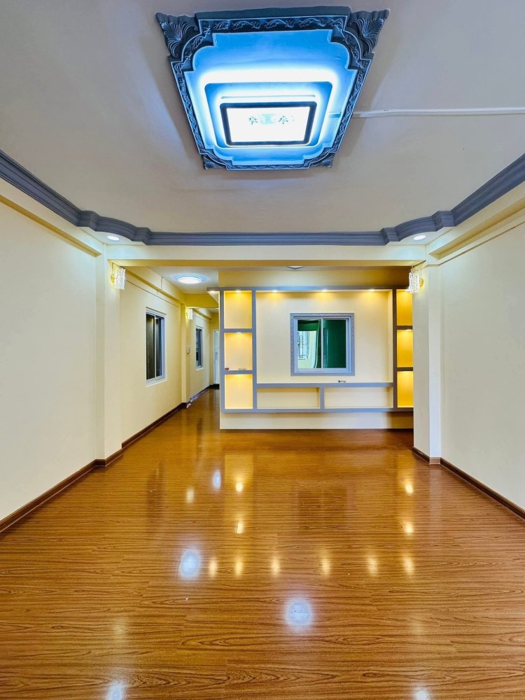 မြေကွက် ၊ ခြံ