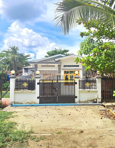 မြေကွက် ၊ ခြံ