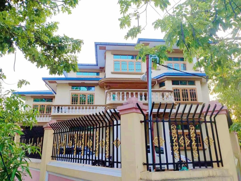 မြေကွက် ၊ ခြံ