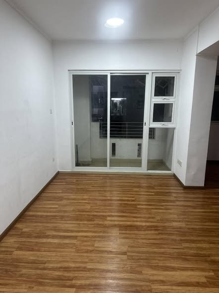 မြေကွက် ၊ ခြံ