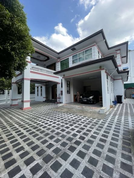 မြေကွက် ၊ ခြံ