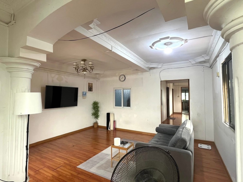 မြေကွက် ၊ ခြံ