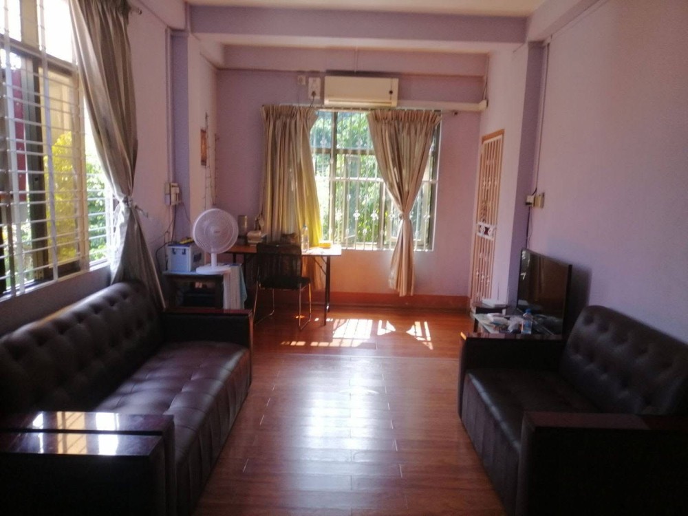 မြေကွက် ၊ ခြံ