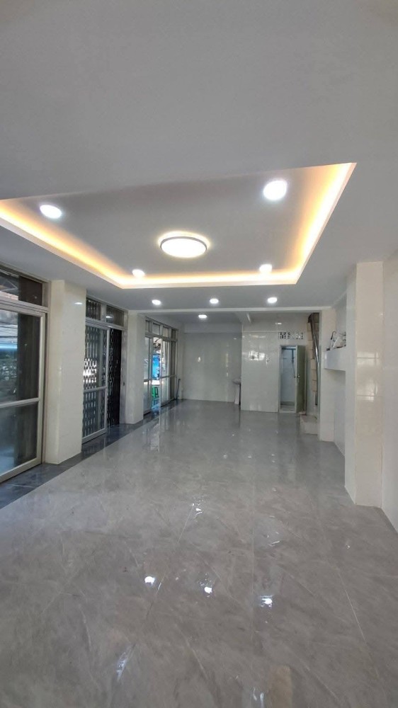 မြေကွက် ၊ ခြံ