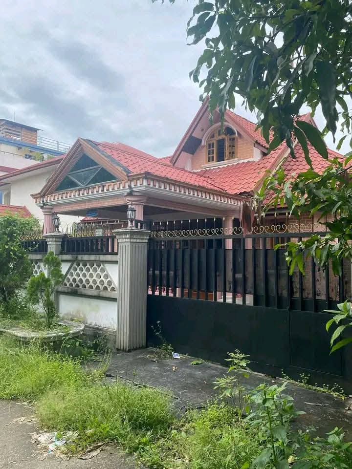 မြေကွက် ၊ ခြံ