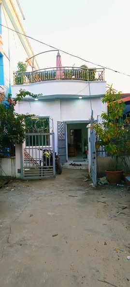 မြေကွက် ၊ ခြံ