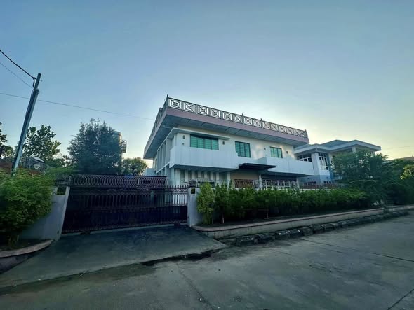 မြေကွက် ၊ ခြံ