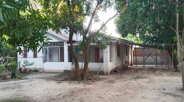 မြေကွက် ၊ ခြံ