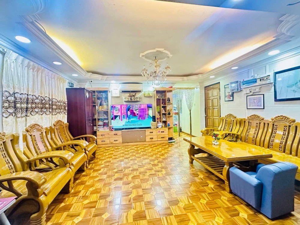 မြေကွက် ၊ ခြံ