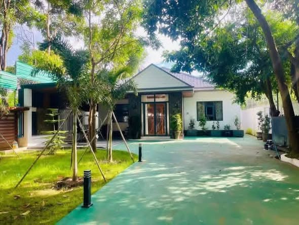 မြေကွက် ၊ ခြံ