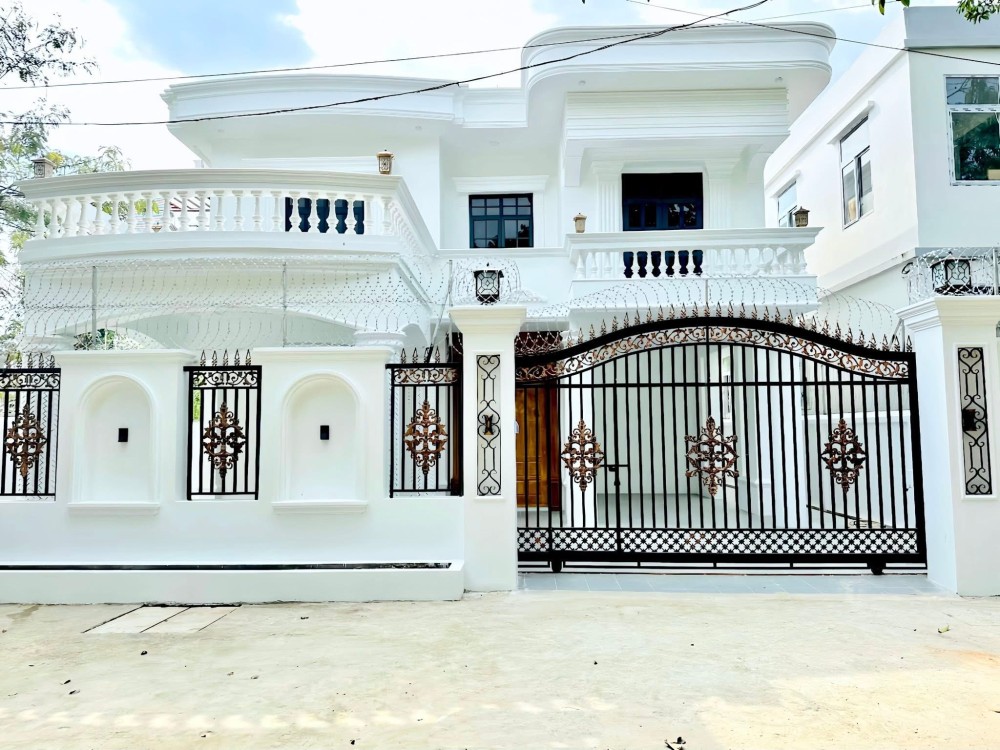 မြေကွက် ၊ ခြံ