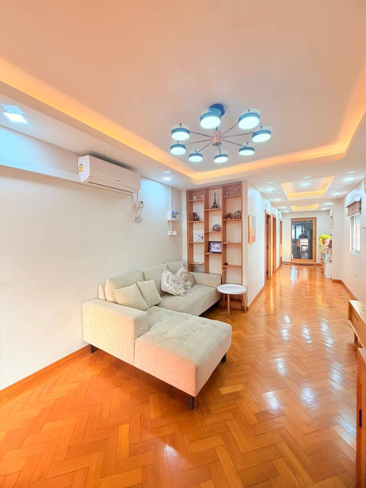 မြေကွက် ၊ ခြံ