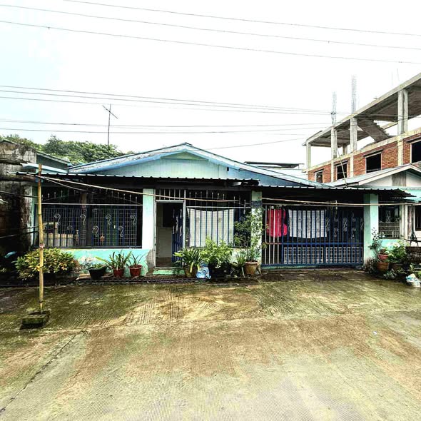 မြေကွက် ၊ ခြံ