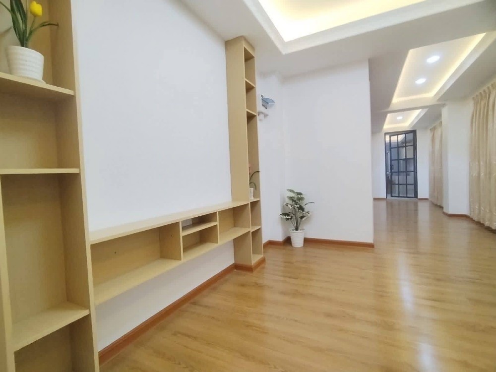 မြေကွက် ၊ ခြံ