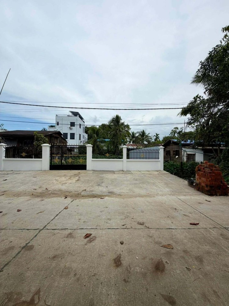 မြေကွက် ၊ ခြံ