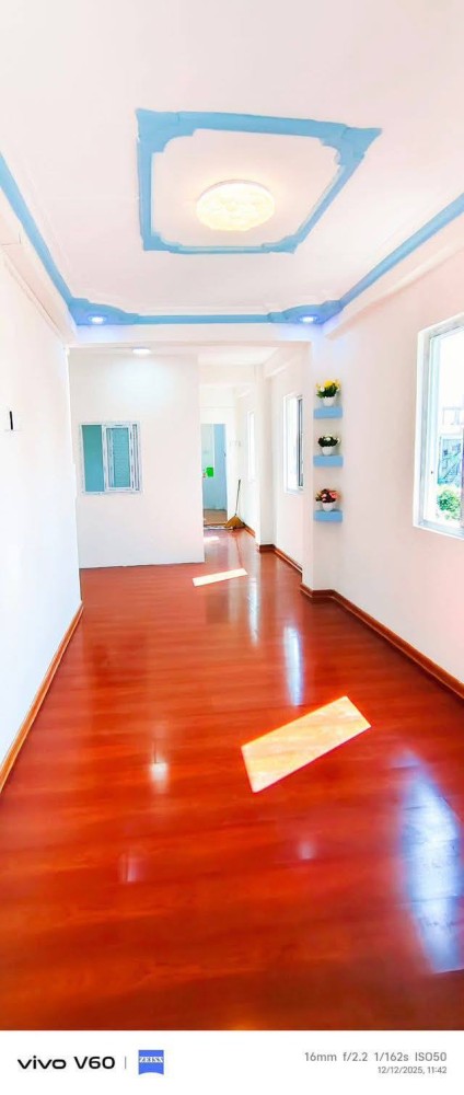 မြေကွက် ၊ ခြံ