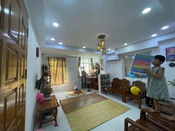 မြေကွက် ၊ ခြံ