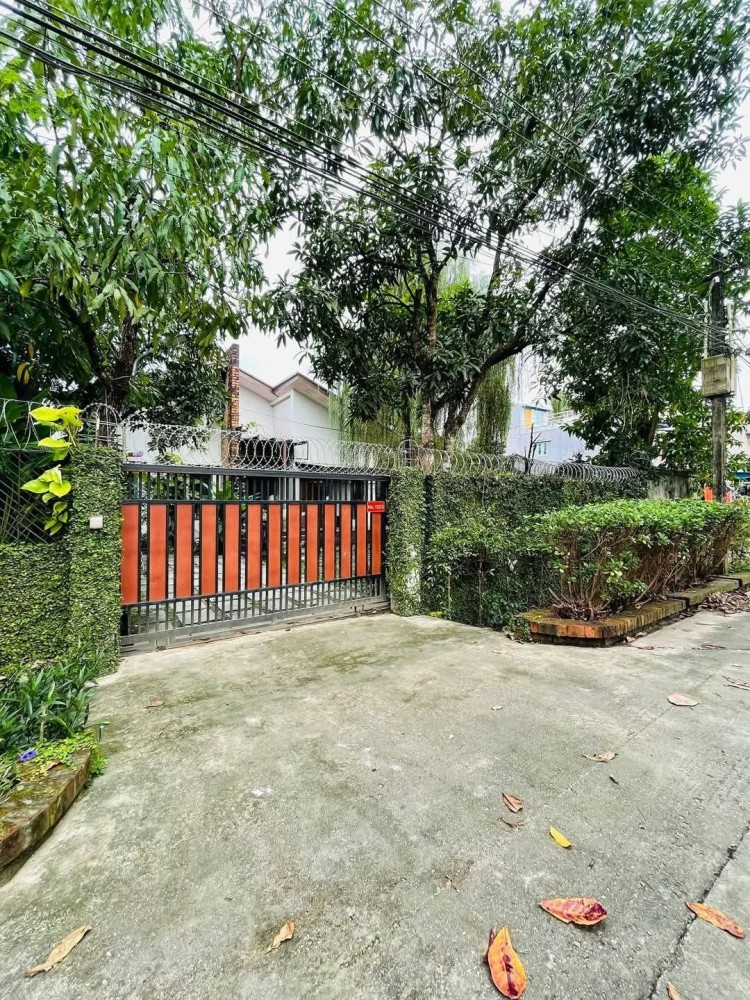 မြေကွက် ၊ ခြံ