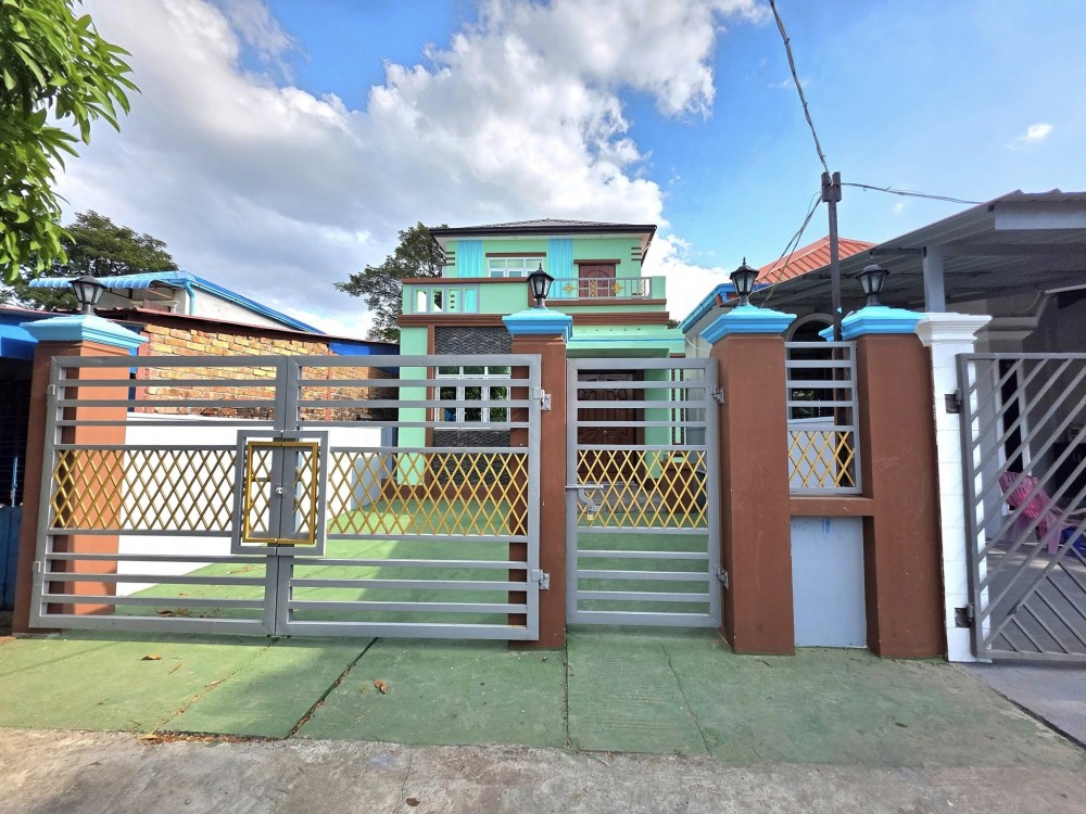 မြေကွက် ၊ ခြံ