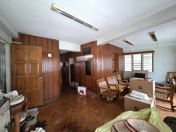 မြေကွက် ၊ ခြံ