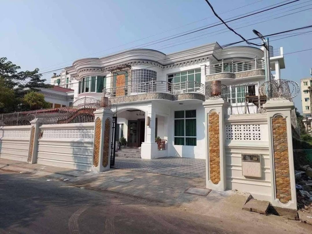 မြေကွက် ၊ ခြံ