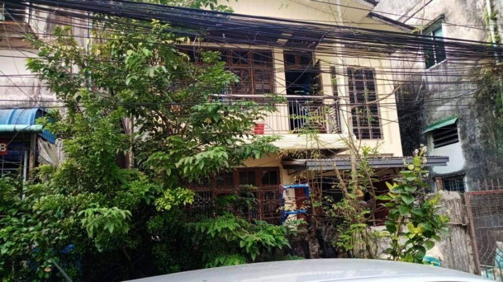 မြေကွက် ၊ ခြံ