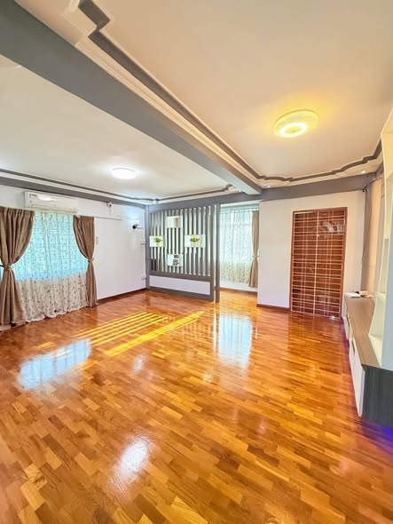 မြေကွက် ၊ ခြံ