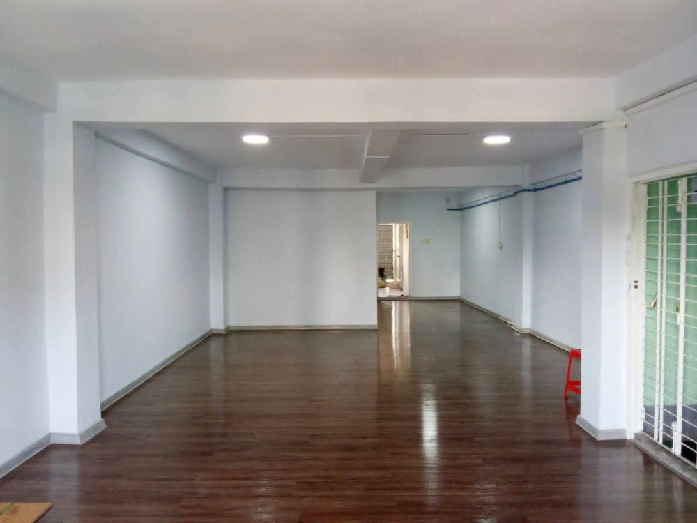 မြေကွက် ၊ ခြံ