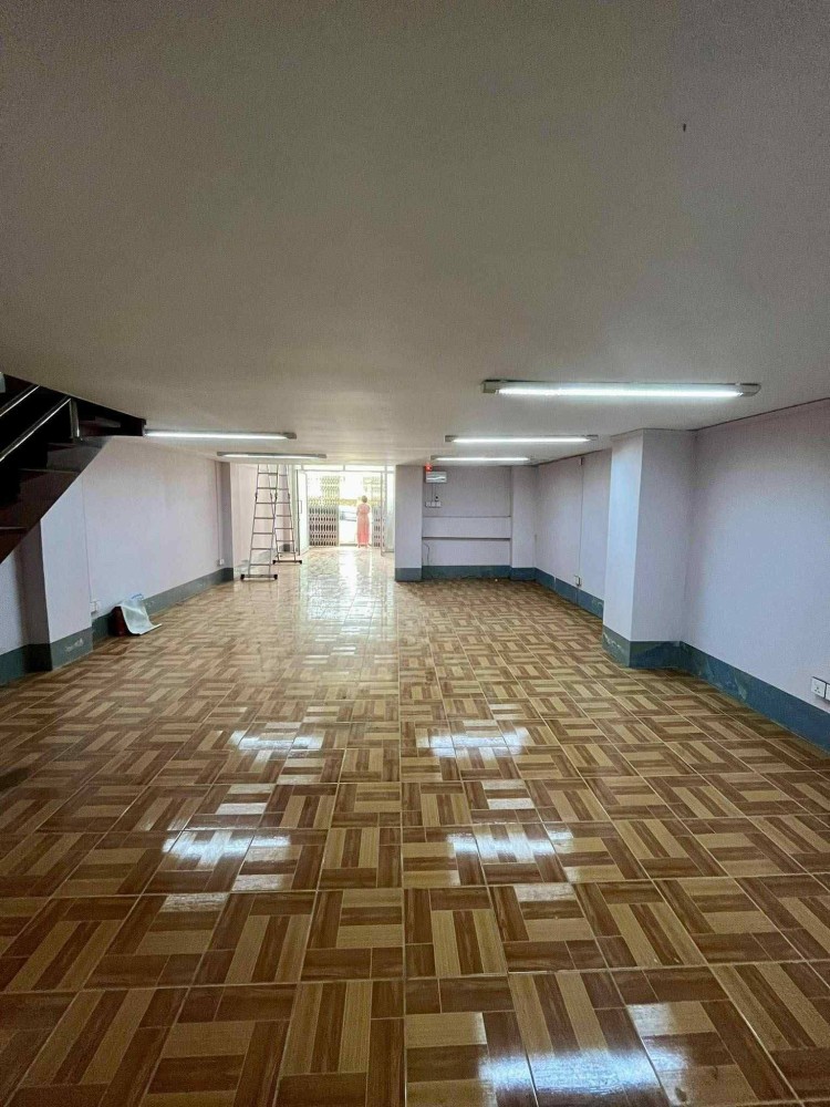 မြေကွက် ၊ ခြံ