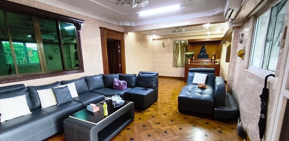 မြေကွက် ၊ ခြံ