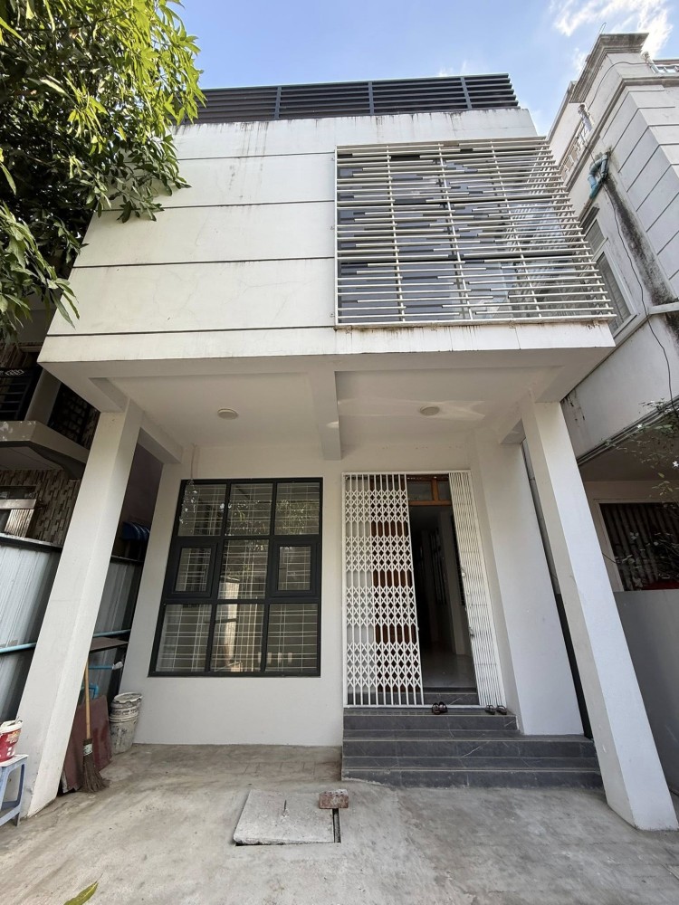 မြေကွက် ၊ ခြံ