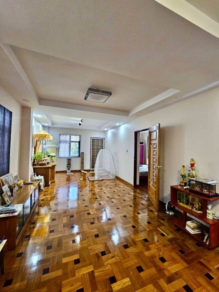 မြေကွက် ၊ ခြံ